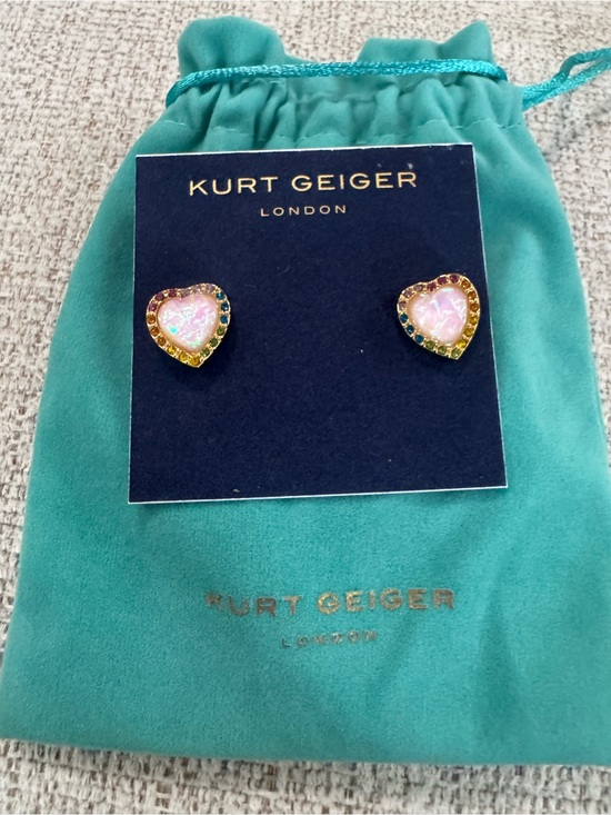Kurt Geiger Jewelry - NWT Kurt Geiger Gold-Tone Round Heart Shaped Stud Earrings with KG Dusty 💖